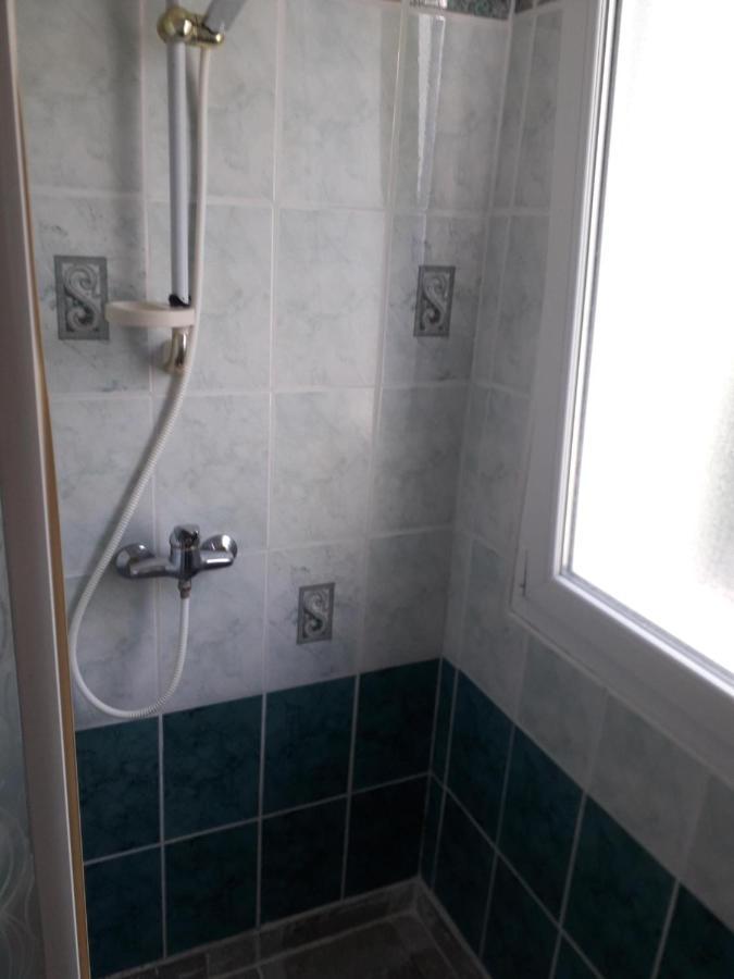Le Jardin Fleuri Bed & Breakfast Saint-Nazaire  Exterior photo