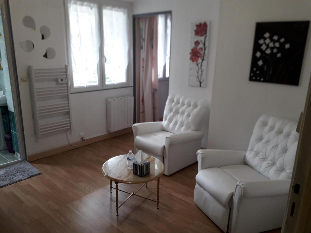 Le Jardin Fleuri Bed & Breakfast Saint-Nazaire  Exterior photo